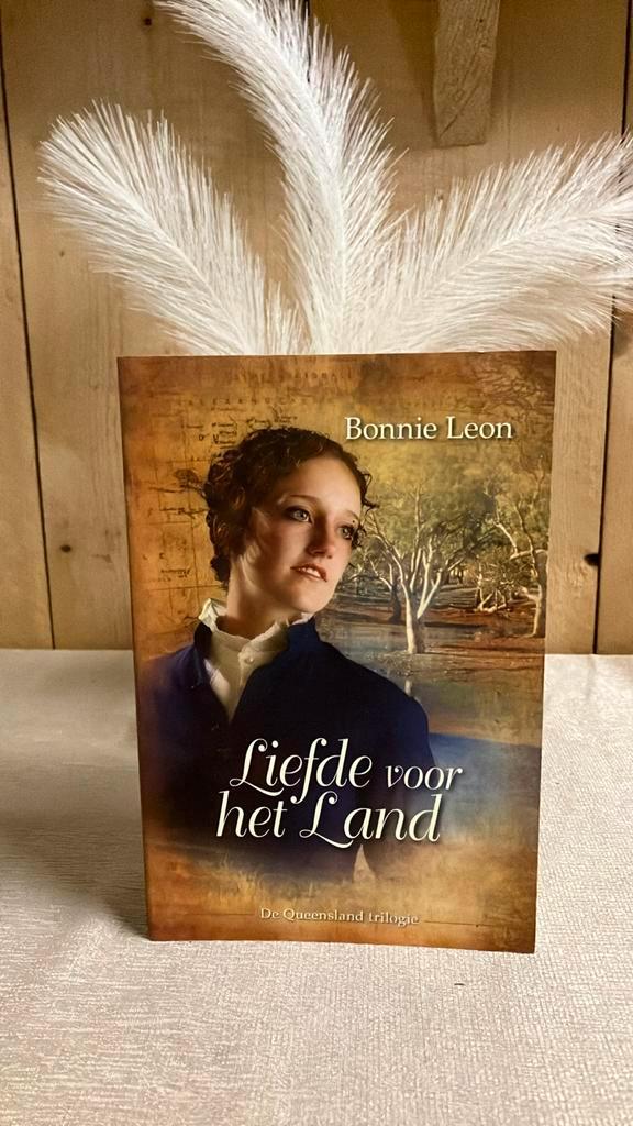 TM-9 Bonnie Leon - Deel 2 Queensland Liefde voor het land, Boeken, Literatuur, Nieuw, Nederland, Ophalen of Verzenden