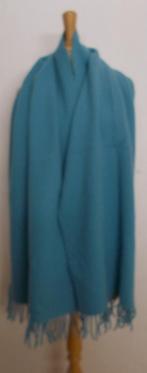 Mooie blauwachtige kleur sjaal van United Colors of Benneton, Kleding | Dames, Mutsen, Sjaals en Handschoenen, Verzenden, Zo goed als nieuw