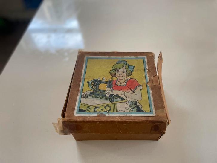 Antieke naaimachine, Antiek en Kunst, Antiek | Speelgoed, Ophalen of Verzenden