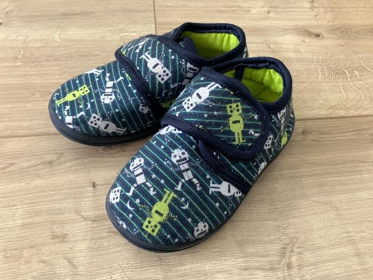 Leuke sloffen met robotjes mt 27, Kinderen en Baby's, Kinderkleding | Schoenen en Sokken, Gebruikt, Overige typen, Jongen of Meisje