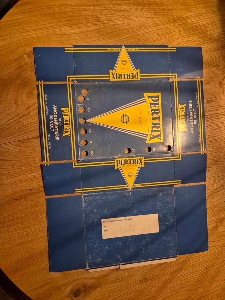 Originele vintage batterijverpakking – Pertrix 9V anodebatte, Audio, Tv en Foto, Vintage Televisies, Overige merken, Ophalen of Verzenden