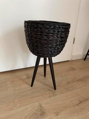 Plantenbak beschikbaar voor biedingen