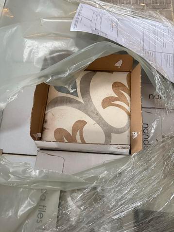 2 Doosjes Tegels - Wand of Vloer beschikbaar voor biedingen