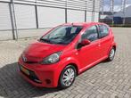 Toyota Aygo 1.0 5-Deurs + NIEUWE APK + Airco + Navigatie, Auto's, Voorwielaandrijving, Euro 5, Stof, Zwart