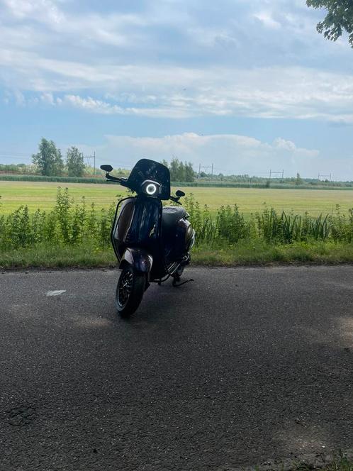 Unieke Vespa sprint 80cc (2017), Fietsen en Brommers, Scooters | Vespa, Zo goed als nieuw, Vespa S, Maximaal 25 km/u, Benzine
