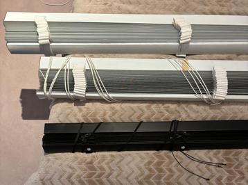 4 x metalen luxaflex ( 3 x wit, 1 x zwart) beschikbaar voor biedingen