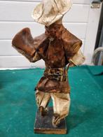 man met kruik metaal en papiermache, Ophalen of Verzenden