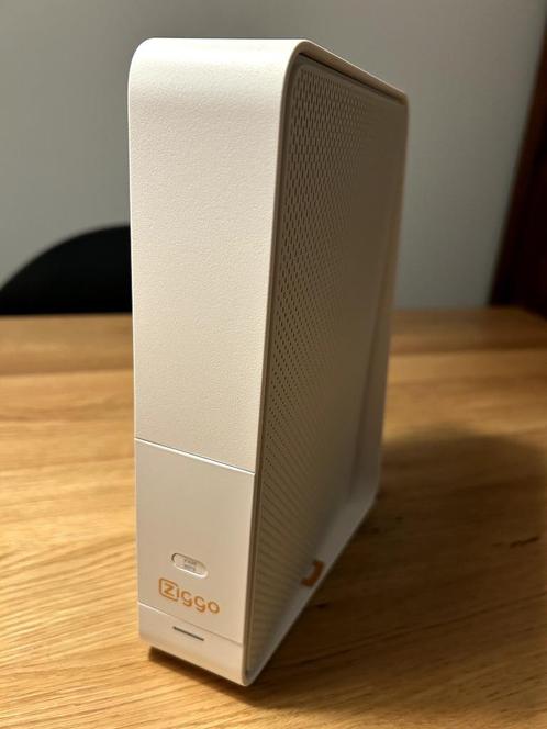 Ziggo Modem Connectbox TG2492LG-ZG in Bridge mode, Computers en Software, Routers en Modems, Gebruikt, Router met modem, Ophalen of Verzenden
