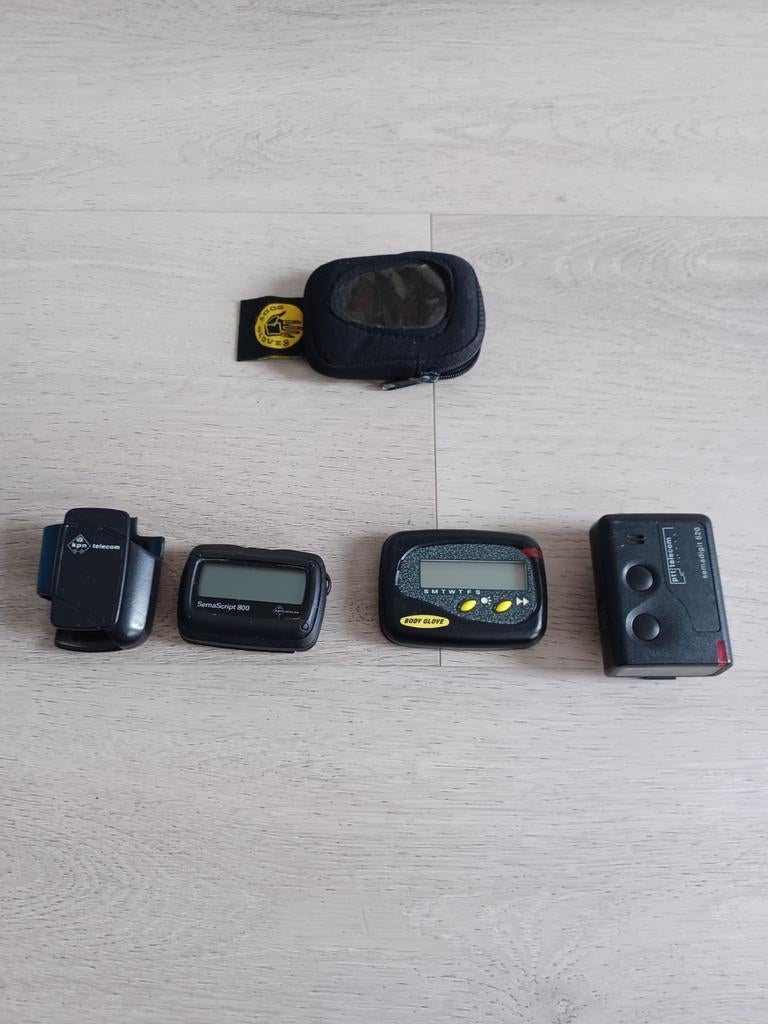 3x pagers/semafoons/peepers uitzoeken €40,- per stuk, Telecommunicatie, Zenders en Ontvangers, Ophalen of Verzenden