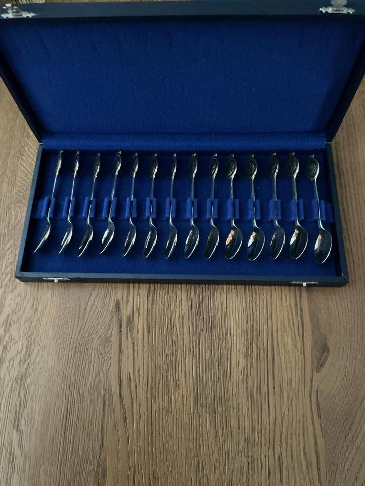 Verzameling  koninklijke Zilveren Lepeltjes in Doos, Verzamelen, Koninklijk Huis en Royalty, Ophalen of Verzenden