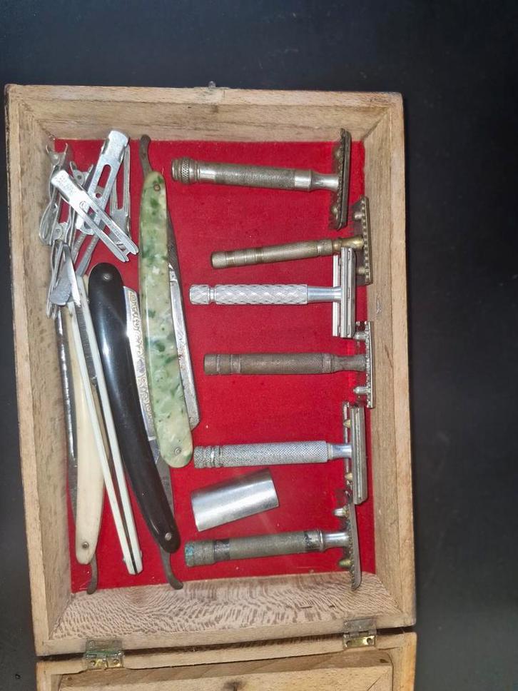 Vintage Scheermes Collectie in Houten Kist, Antiek en Kunst, Antiek | Overige Antiek, Ophalen of Verzenden