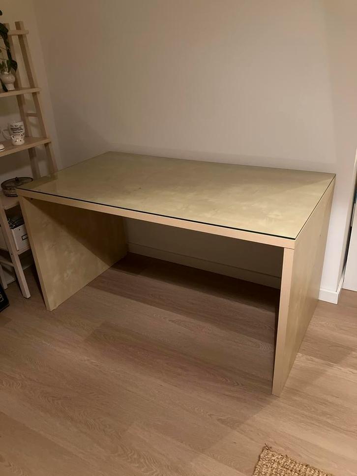 IKEA Bureau met Glasplaat - Nieuwstaat, Huis en Inrichting, Bureaus, Zo goed als nieuw, Bureau, Ophalen