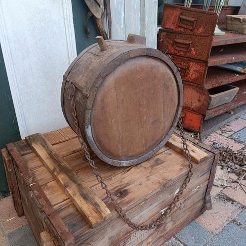 Oude Houten Kruik met Ketting - Diameter 32cm, Antiek en Kunst, Antiek | Overige Antiek, Ophalen of Verzenden