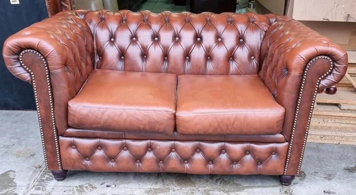 Chesterfield bank 2 zit bruin leer + GRATIS BEZORGING, Huis en Inrichting, Banken | Bankstellen, Gebruikt, Rechte bank, Tweepersoons
