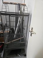 Grote verrijdbare vogelkooi inclusief zitstok en eetbakjes., Dieren en Toebehoren, Vogels | Hokken en Kooien, Ophalen, Gebruikt