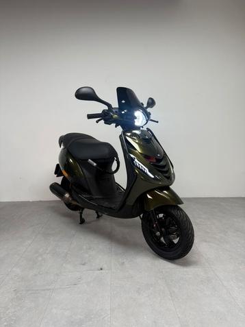 PIAGGIO ZIP 4T 2023 AKRAPOVIC/LED/SP/GARANTIE beschikbaar voor biedingen