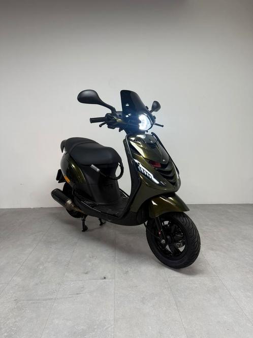 PIAGGIO ZIP 4T 2023 AKRAPOVIC/LED/SP/GARANTIE, Fietsen en Brommers, Scooters | Piaggio, Zo goed als nieuw, Zip, Ophalen