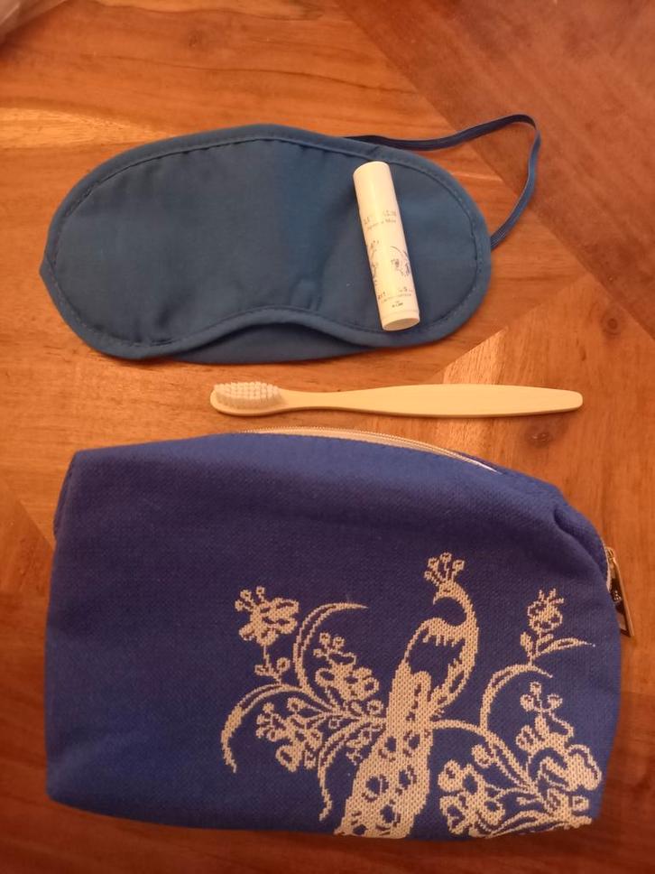 Klm limited edition make up tas rituals lipbalsem, Sieraden, Tassen en Uiterlijk, Toilettassen, Nieuw, Dame, Blauw, Ophalen of Verzenden