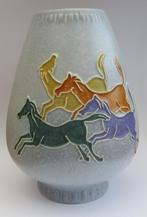 Flora vaas met paarden., Antiek en Kunst, Ophalen of Verzenden
