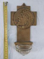 Antiek wijwaterkruis met Jezus afbeelding, Ophalen