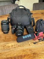 NIKON D5600 Set - Camera met 2 Lenzen+Røde Microfoon en meer, Audio, Tv en Foto, Fotocamera's Digitaal, Gebruikt, Spiegelreflex