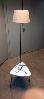 Stijlvolle staande lamp met bijzettafel zonder kap., Huis en Inrichting, Lampen | Vloerlampen, Ophalen, Gebruikt, 150 tot 200 cm