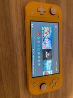 Nintendo Switch Lite + 10 Games!, Spelcomputers en Games, Ophalen, Geel, Zo goed als nieuw