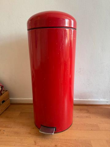 Rode Brabantia Prullenbak beschikbaar voor biedingen