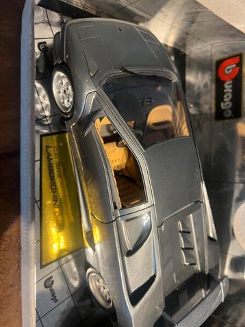 Diverse 1:18 Schaalmodellen Auto's beschikbaar voor biedingen