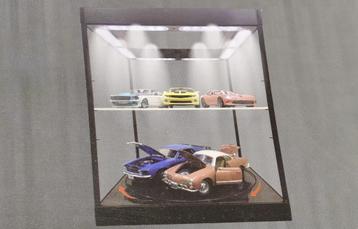 LED Vitrinekast met draaiplateau voor o.a. 1:18 modelauto's beschikbaar voor biedingen
