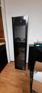 Nette vitrinekast, kleur zwart met glazen planken, Huis en Inrichting, Ophalen, Zo goed als nieuw, 25 tot 50 cm, 150 tot 200 cm