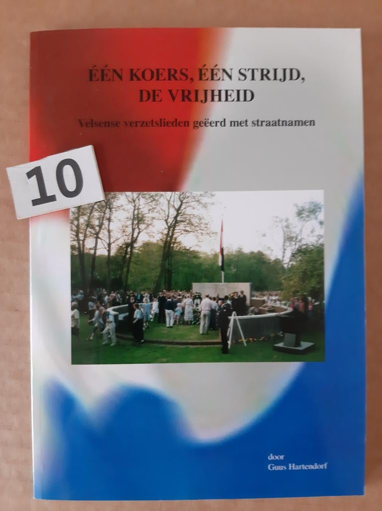 Verzet  Straatnamen in Velsen van verzetstrijders, Verzamelen, Ophalen of Verzenden, Landmacht, Nederland, Boek of Tijdschrift