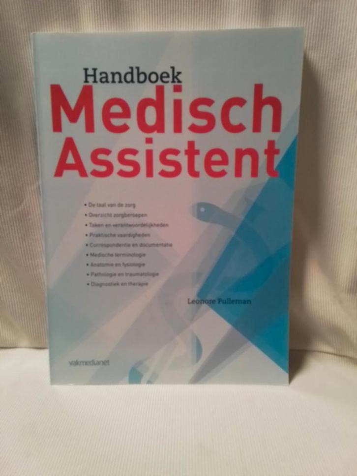 Handboek Medisch Assistent - Leonore Pulleman, Boeken, Studieboeken en Cursussen, Zo goed als nieuw, HBO, Alpha, Ophalen of Verzenden