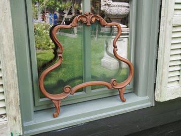 Brocante raamhor beschikbaar voor biedingen