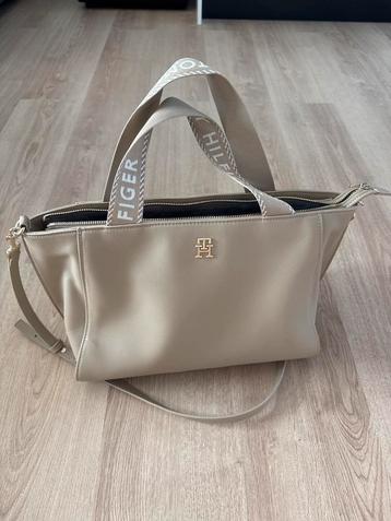 Tommy Hilfiger Handtas Beige beschikbaar voor biedingen