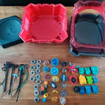 Beyblade spinners en arena's  beschikbaar voor biedingen