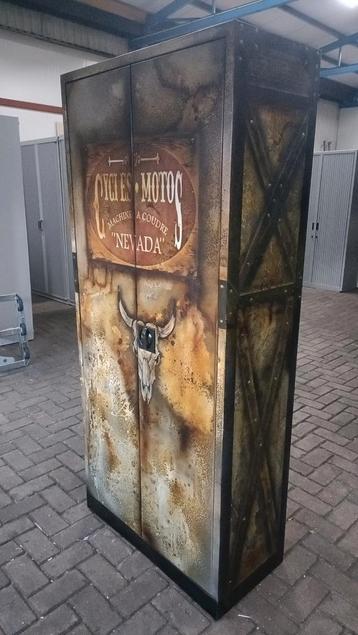 Metalen Special paint draaideurkast  beschikbaar voor biedingen