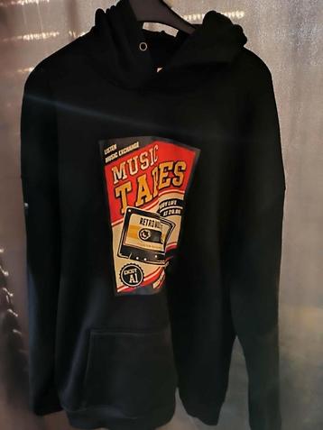 Mooie trui met capuchon maat 60 beschikbaar voor biedingen