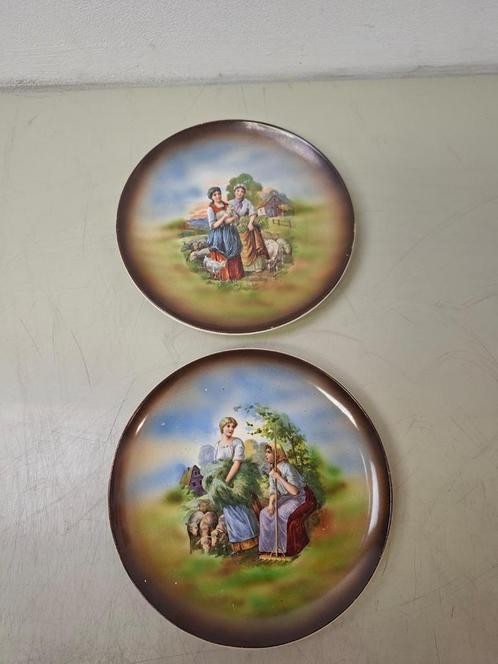 Twee keramieken wandborden boerderij tafereel, Antiek en Kunst, Antiek | Wandborden en Tegels, Ophalen of Verzenden