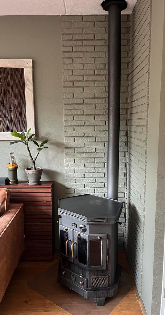 Houtkachel - Werkt perfect, incl. geveegde pijp, Huis en Inrichting, Kachels, Gebruikt, Vrijstaand, Houtkachel, Hout, Ophalen