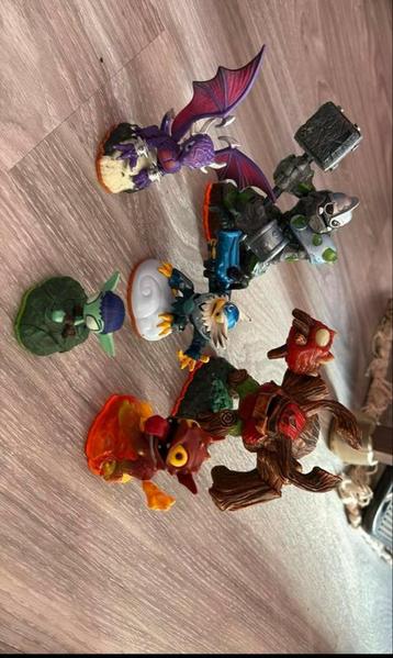 Skylander Giants Wii + Portal + 6 Poppetjes beschikbaar voor biedingen