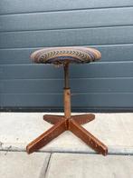 Vintage kruk, Huis en Inrichting, Ophalen of Verzenden, Zo goed als nieuw, Hout