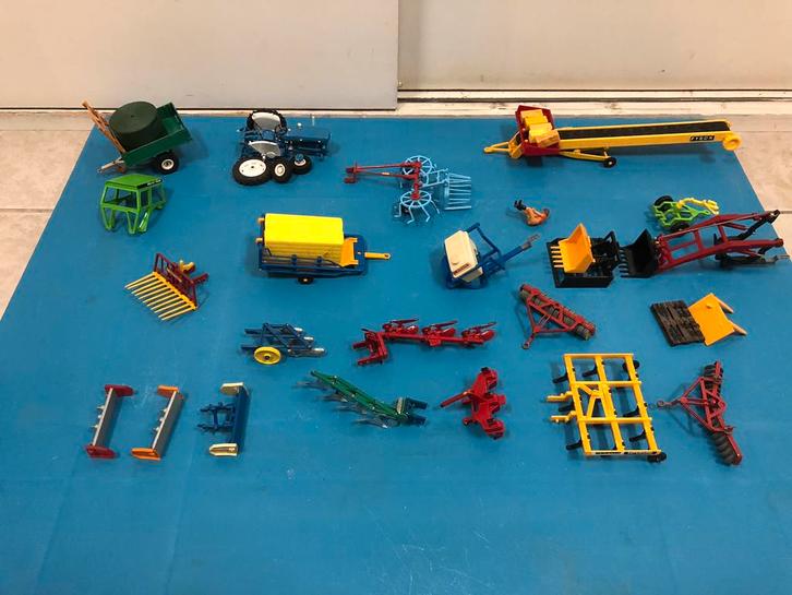 Kavel britains siku werktuigen +- 18 stuks, Hobby en Vrije tijd, Modelauto's | 1:32, Gebruikt, Tractor of Landbouw, Britains, Ophalen of Verzenden