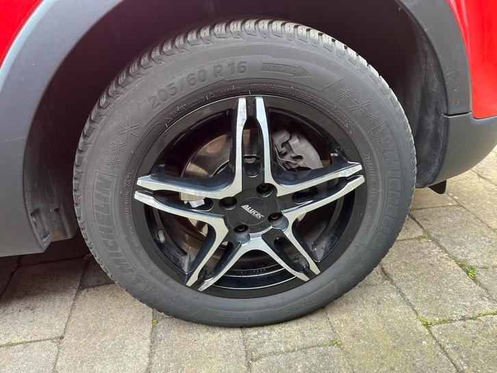 Aluminium Velgen met Winterbanden 205/60 R16, Auto-onderdelen, Banden en Velgen, Banden en Velgen, Winterbanden, 16 inch, 205 mm