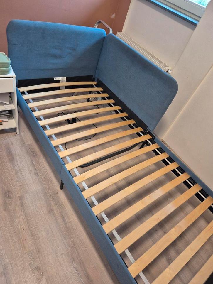 IKEA Bed 90x200 - incl. lattenbodem, Huis en Inrichting, Slaapkamer | Bedden, Gebruikt, Eenpersoons, 90 cm, 200 cm, Stof, Blauw