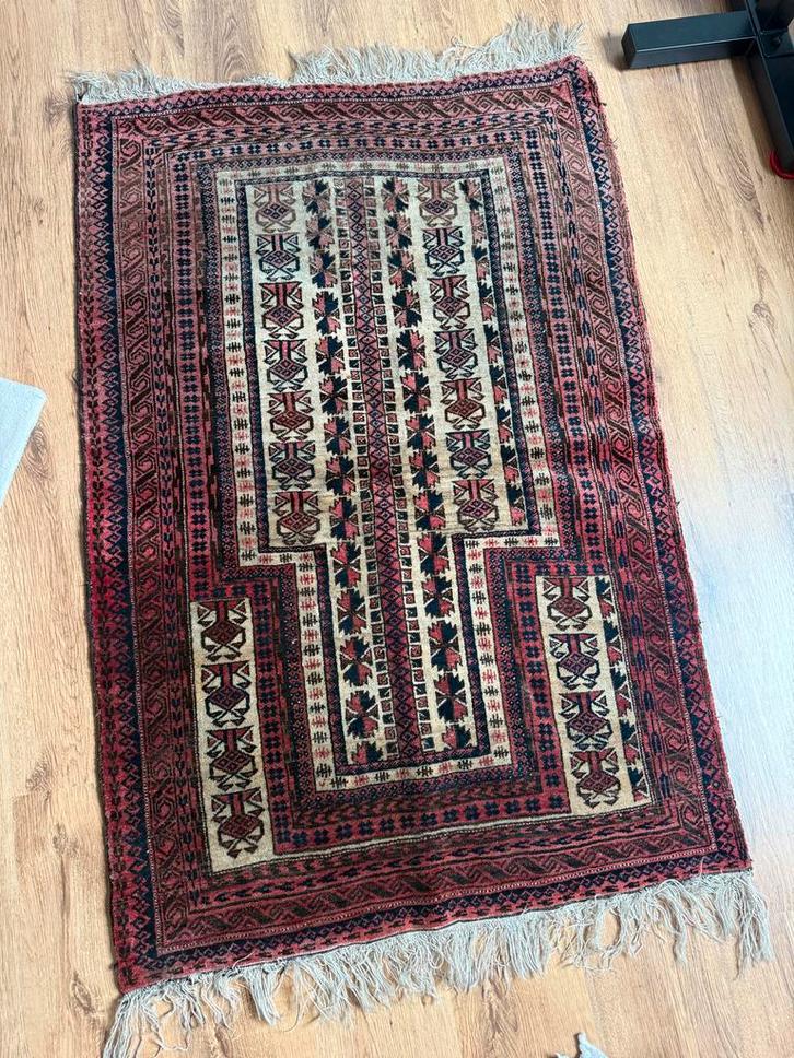 Vintage Rood Tapijt 140 x 95 cm, Huis en Inrichting, Stoffering | Tapijten en Kleden, Gebruikt, 50 tot 100 cm, 100 tot 150 cm