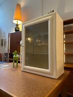 SALE: Industrieel medicijnenkast, wandkast, vintage vitrine, Huis en Inrichting, Kasten | Vitrinekasten, Ophalen, Gebruikt, -