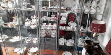 Veel royal albert servies alles is bij ons los te koop beschikbaar voor biedingen