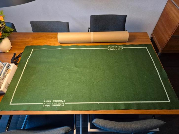 Puzzelmat op rol + 2 puzzels (1000 stukjes), Hobby en Vrije tijd, Gezelschapsspellen | Bordspellen, Zo goed als nieuw, Een of twee spelers