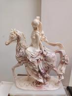 Polystone gemarmerd  beeld : paard met dame G .Armani, Ophalen of Verzenden